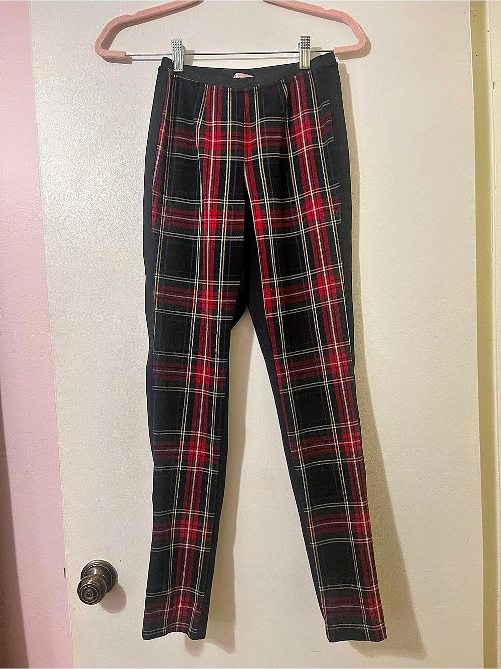Festive holiday Philosophy Plaid Leggings in Black & Red Size XS